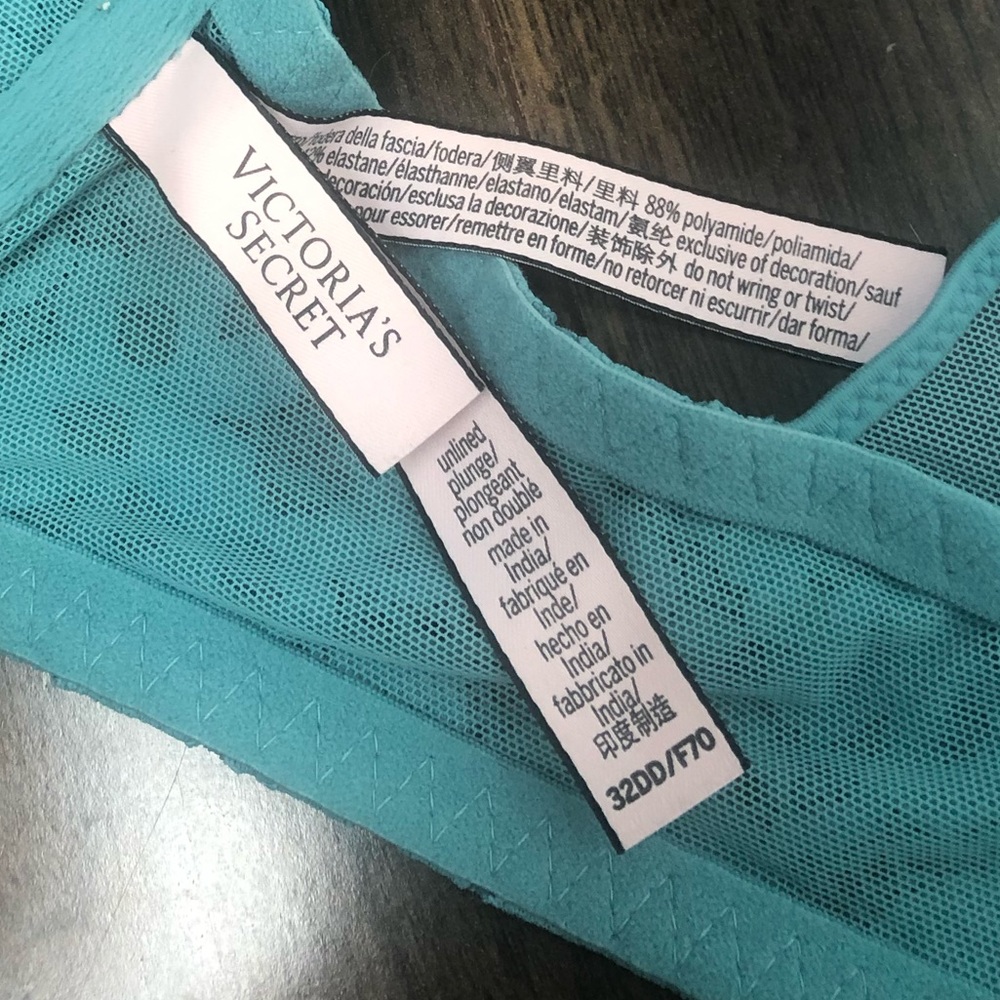 Victoria Secret Razor Back Bra - Picture 5 of 5